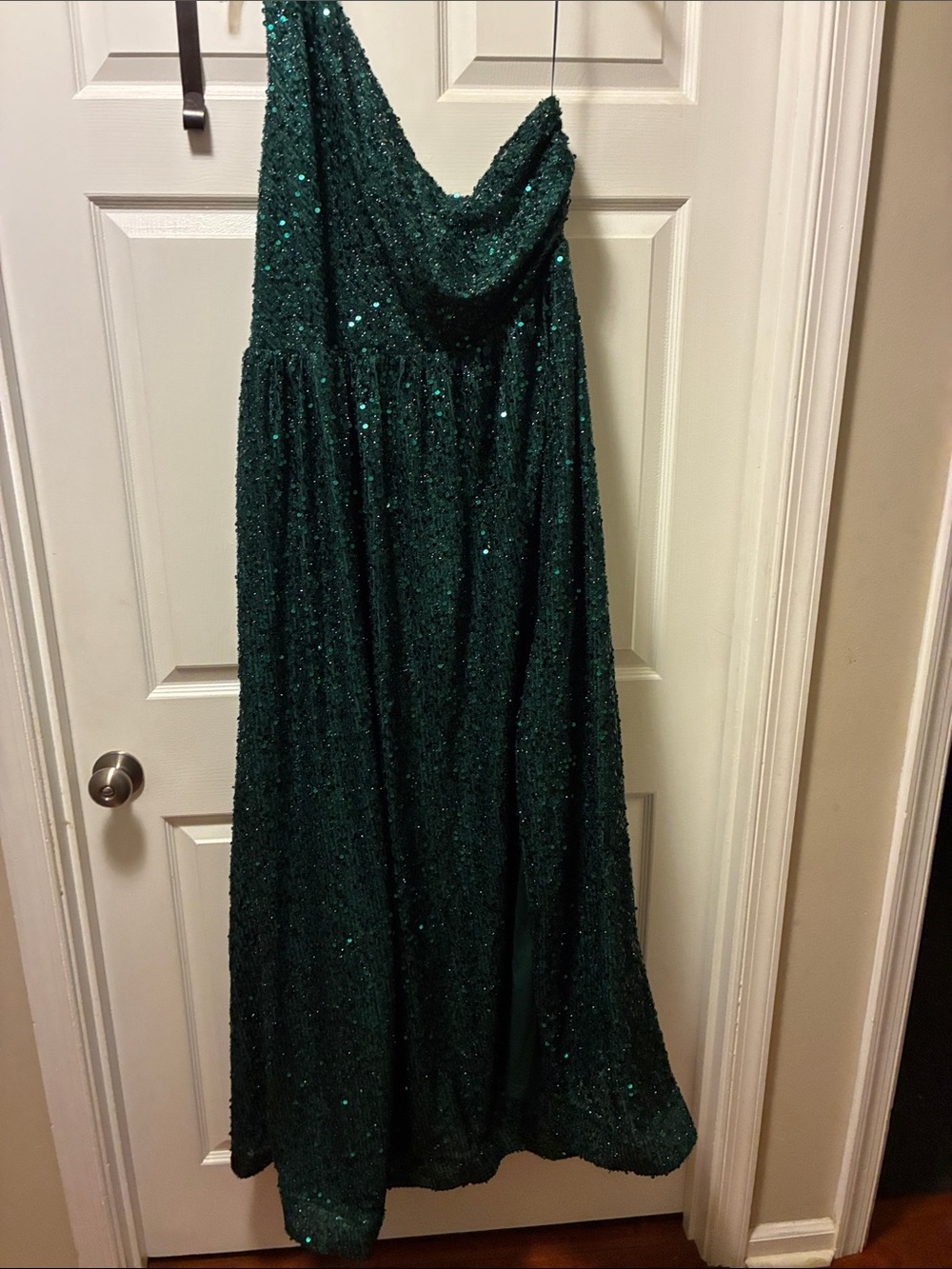 Faeristy Elegant Emerald-Hunter Green Sequin Evening Dress w/ asymmetric silhou